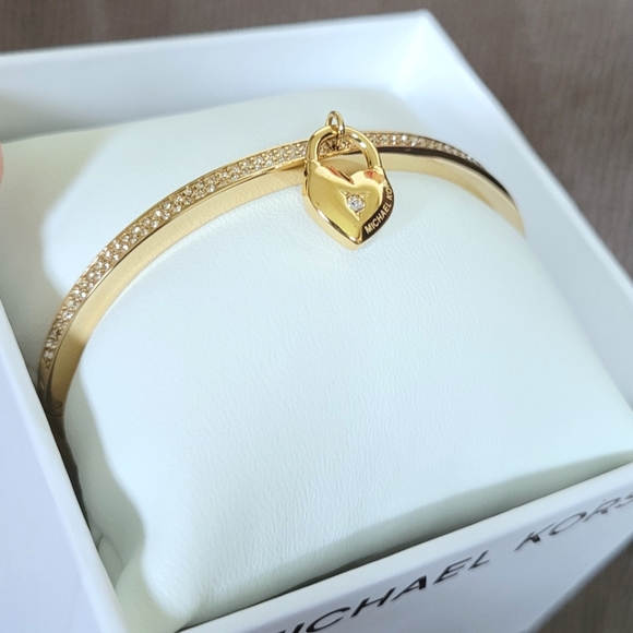 ✨️HP✨️ Michael Kors Dangling Gold💛 Heart Bangle Bracelet - NIB - Picture 4 of 16